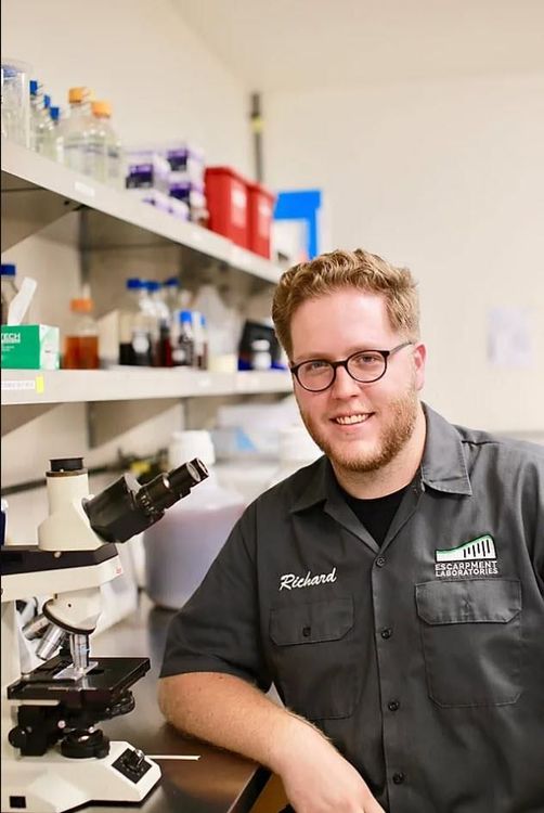 Portrait d’un membre du RCIA - Escarpment Laboratories