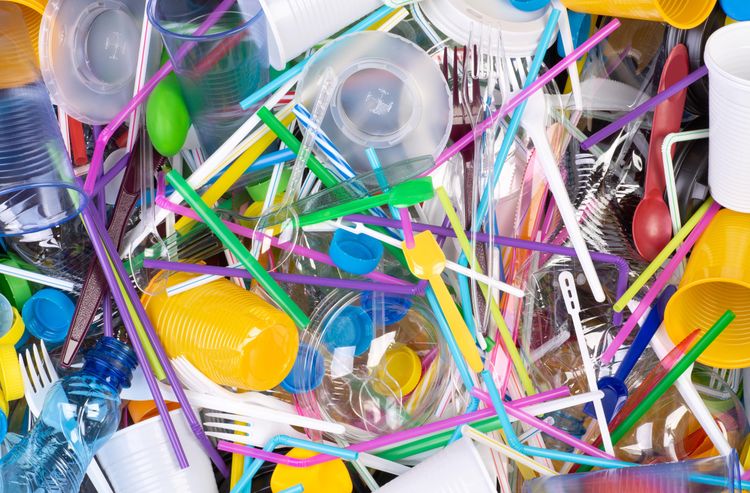 Billet invité : L’interdiction des plastiques au Canada – ce que cela signifie pour les fabricants de la chaîne de valeur alimentaire